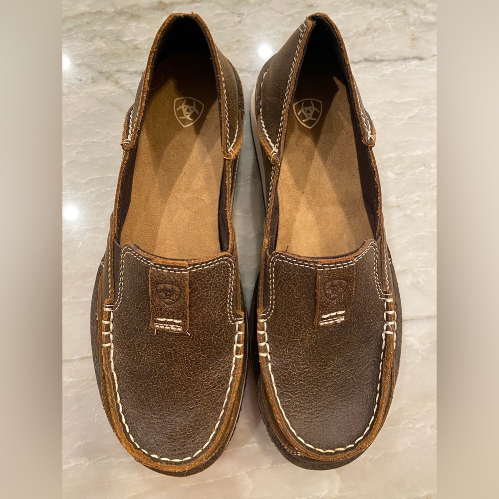 Ariat women's cruiser. Never worn! great shape size 8 1/2.